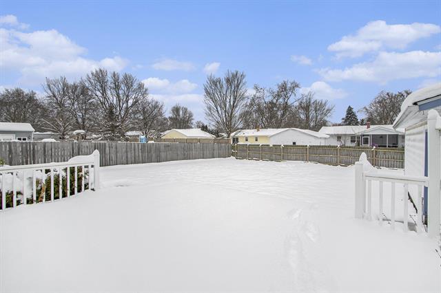 Builiding view seventeen for 5590 Lucerne, Kalamazoo, MI. 49048