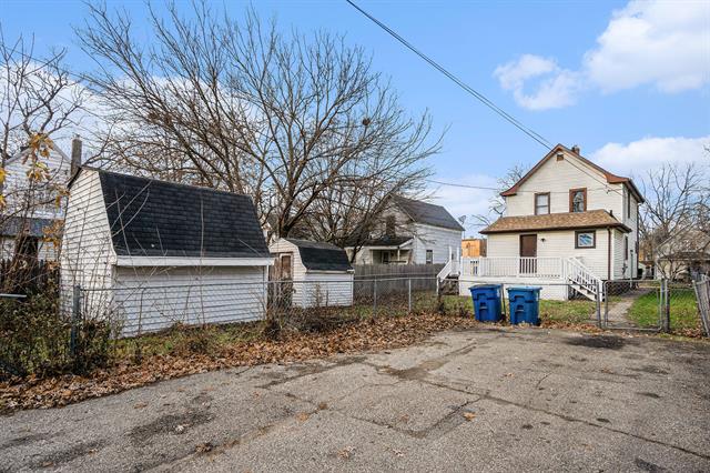 Builiding view eighteen for 1612 Stockbridge, Kalamazoo, MI. 49001