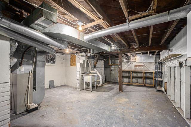 Builiding view seventeen for 1612 Stockbridge, Kalamazoo, MI. 49001