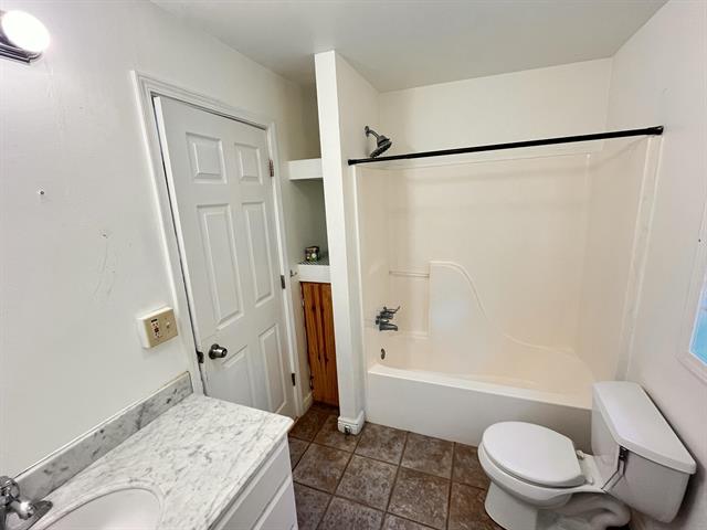 Builiding view eight for 1130 Englewood, Muskegon, MI. 49441