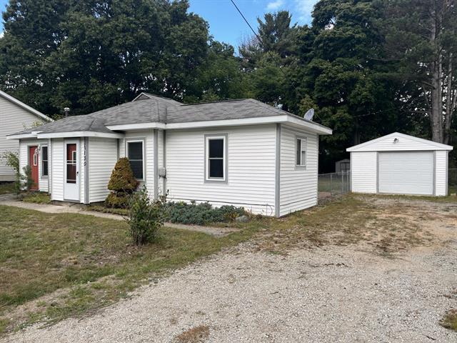 Builiding view one for 1130 Englewood, Muskegon, MI. 49441