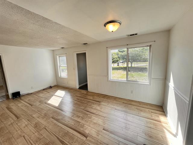 Builiding view ten for 1130 Englewood, Muskegon, MI. 49441