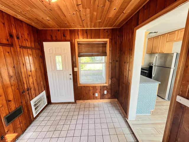 Builiding view three for 1130 Englewood, Muskegon, MI. 49441