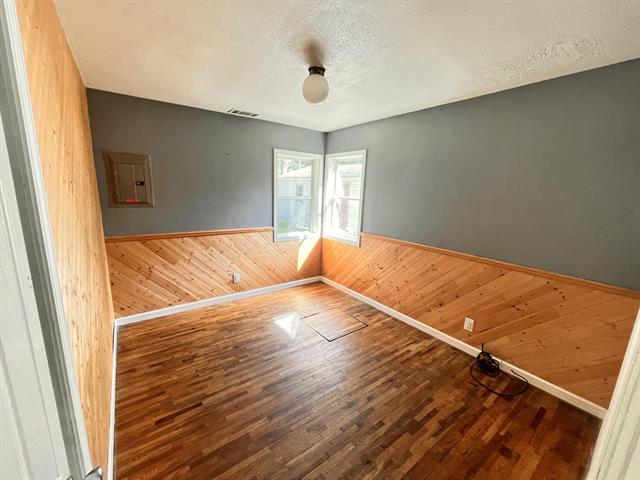 Builiding view twelve for 1130 Englewood, Muskegon, MI. 49441