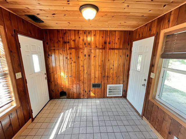 Builiding view two for 1130 Englewood, Muskegon, MI. 49441