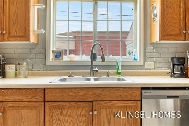 Builiding view eight for 947 Carlton, Muskegon, MI. 49442