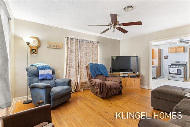 Builiding view four for 947 Carlton, Muskegon, MI. 49442