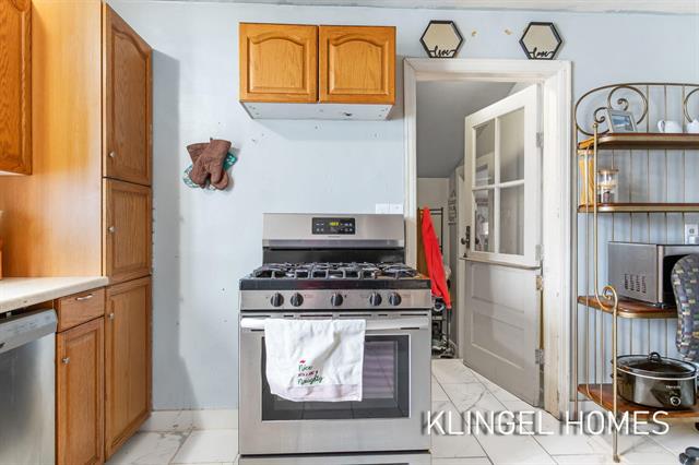 Builiding view nine for 947 Carlton, Muskegon, MI. 49442