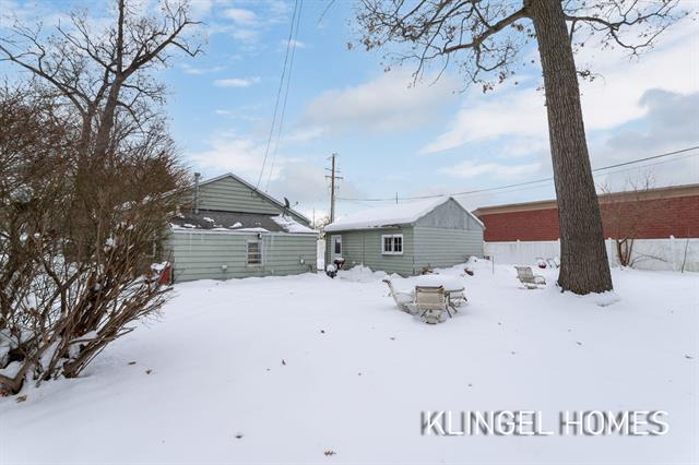 Builiding view nineteen for 947 Carlton, Muskegon, MI. 49442