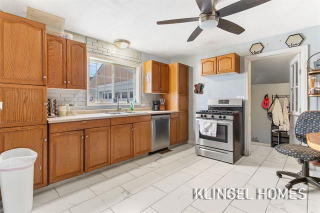 Builiding view six for 947 Carlton, Muskegon, MI. 49442