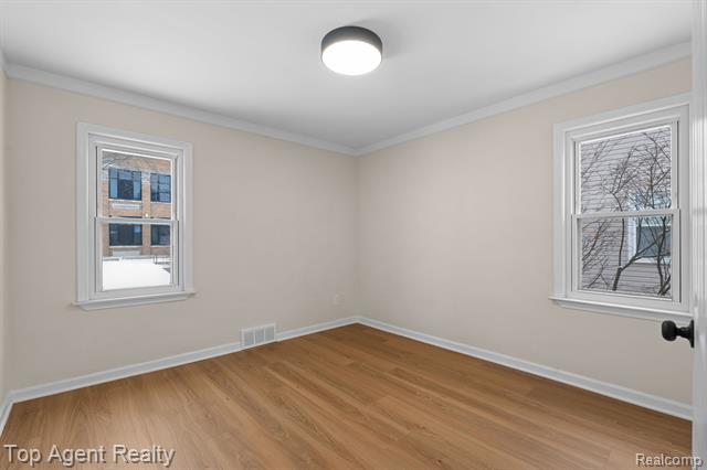 Builiding view eighteen for 4048 Royal, Berkley, MI. 48072