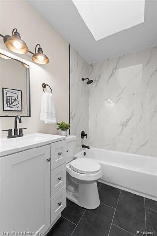 Builiding view fifteen for 4048 Royal, Berkley, MI. 48072