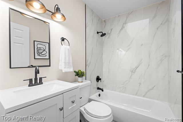 Builiding view fourteen for 4048 Royal, Berkley, MI. 48072