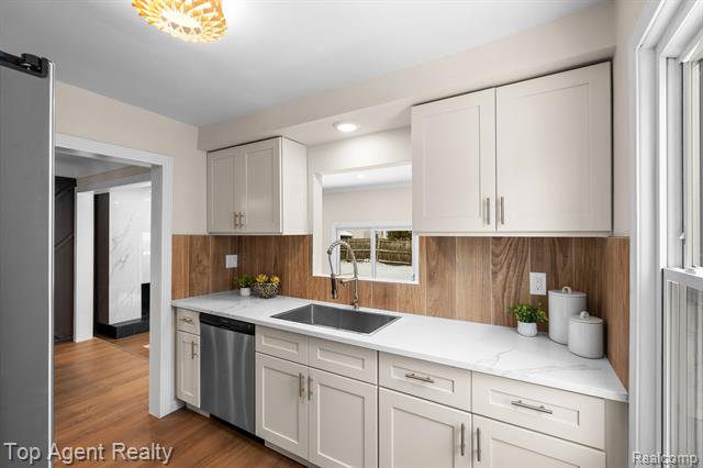 Builiding view seven for 4048 Royal, Berkley, MI. 48072