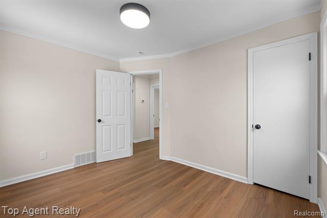 Builiding view seventeen for 4048 Royal, Berkley, MI. 48072