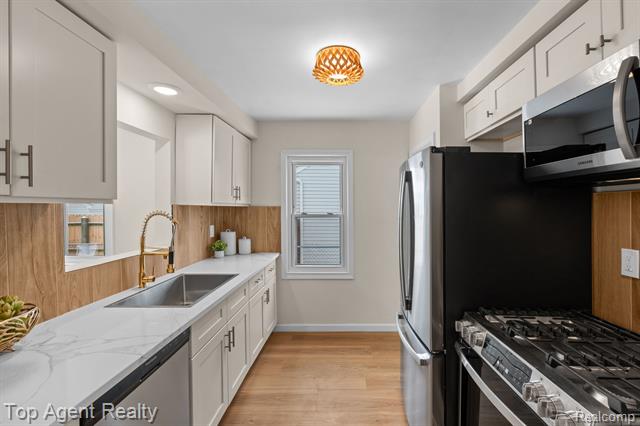 Builiding view six for 4048 Royal, Berkley, MI. 48072