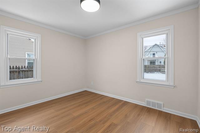 Builiding view sixteen for 4048 Royal, Berkley, MI. 48072