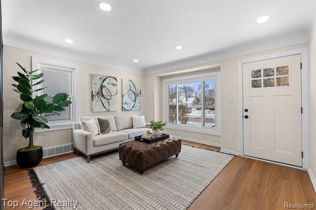 Builiding view ten for 4048 Royal, Berkley, MI. 48072