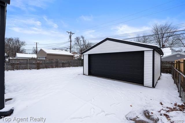 Builiding view thirty two for 4048 Royal, Berkley, MI. 48072