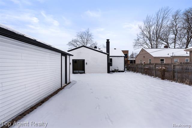 Builiding view thirty for 4048 Royal, Berkley, MI. 48072