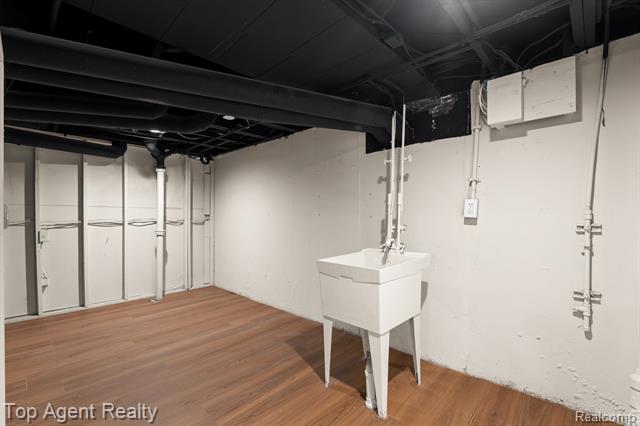 Builiding view twenty seven for 4048 Royal, Berkley, MI. 48072