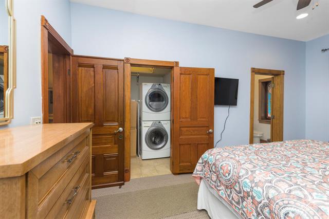 Builiding view seventeen for 11 Chestnut, Douglas, MI. 49406