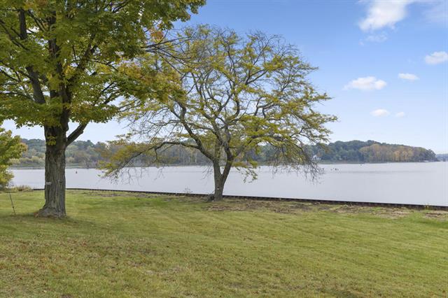 Builiding view thirty two for 11 Chestnut, Douglas, MI. 49406