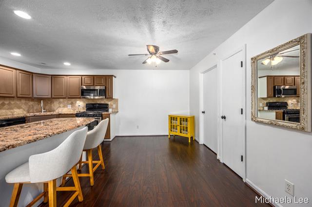 Builiding view eight for 3169 Crystal Waters, Holland, MI. 49424