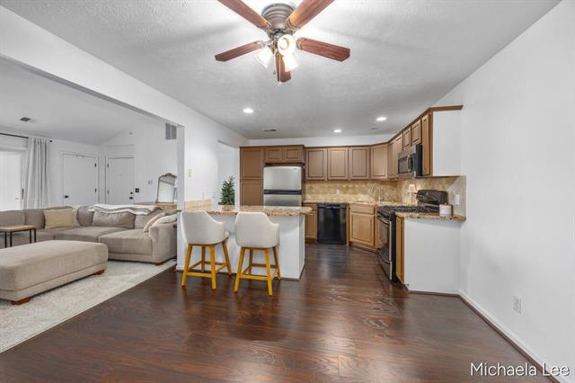 Builiding view ten for 3169 Crystal Waters, Holland, MI. 49424