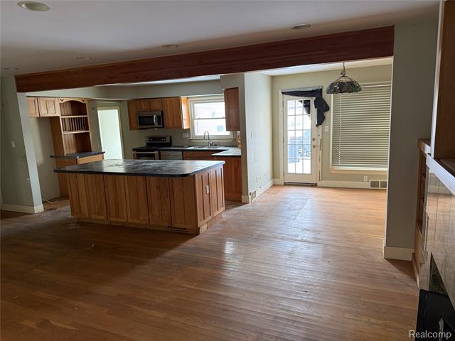 Builiding view eight for 29863 Fall River, Southfield, MI. 48076