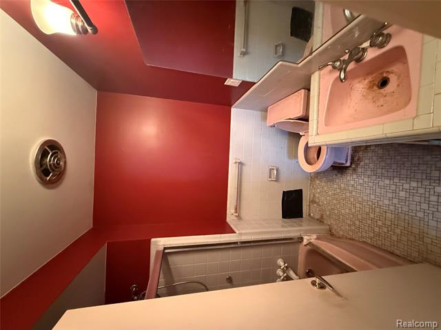 Builiding view eleven for 29863 Fall River, Southfield, MI. 48076