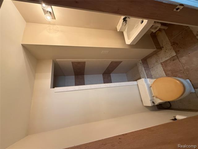 Builiding view fifteen for 29863 Fall River, Southfield, MI. 48076