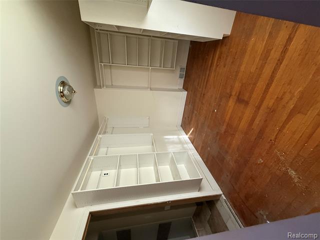 Builiding view fourteen for 29863 Fall River, Southfield, MI. 48076