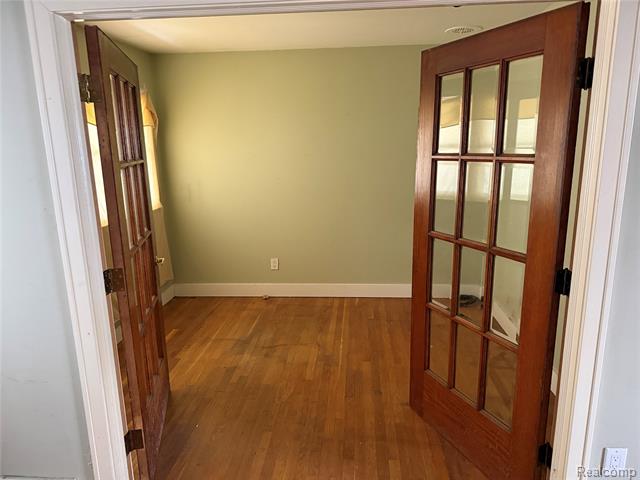 Builiding view ten for 29863 Fall River, Southfield, MI. 48076