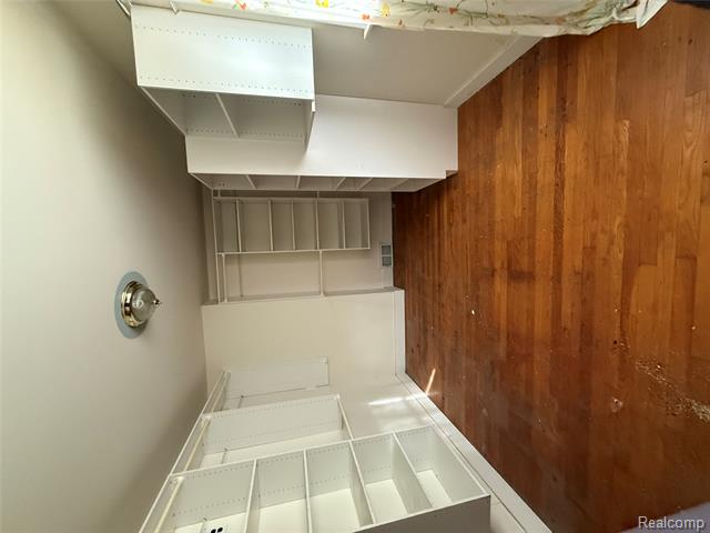 Builiding view thirteen for 29863 Fall River, Southfield, MI. 48076