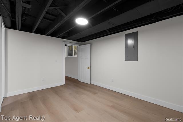 Builiding view twenty eight for 29863 Fall River, Southfield, MI. 48076