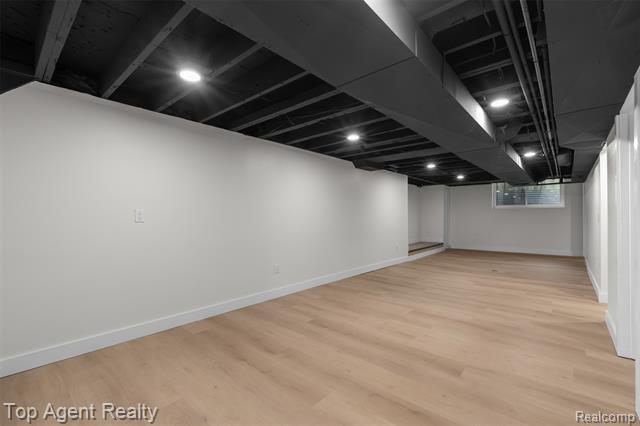 Builiding view twenty five for 29863 Fall River, Southfield, MI. 48076