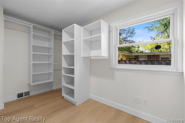 Builiding view twenty two for 29863 Fall River, Southfield, MI. 48076