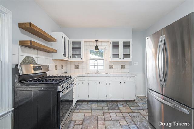 Builiding view ten for 1238 Carlton, Grand Rapids, MI. 49505