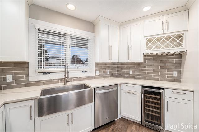 Builiding view eight for 4127 Chaminade, Grandville, MI. 49418