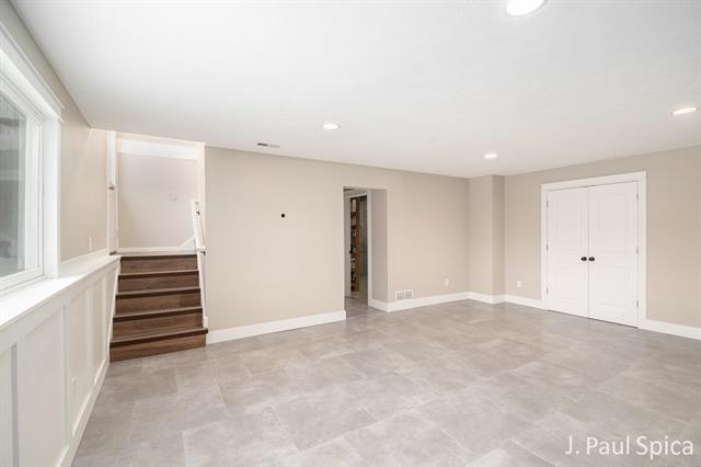 Builiding view nineteen for 4127 Chaminade, Grandville, MI. 49418