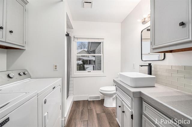 Builiding view seventeen for 4127 Chaminade, Grandville, MI. 49418