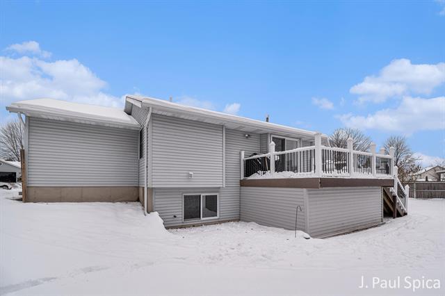 Builiding view thirty two for 4127 Chaminade, Grandville, MI. 49418