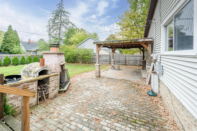 Builiding view twenty one for 305 Main, Berrien Springs, MI. 49103