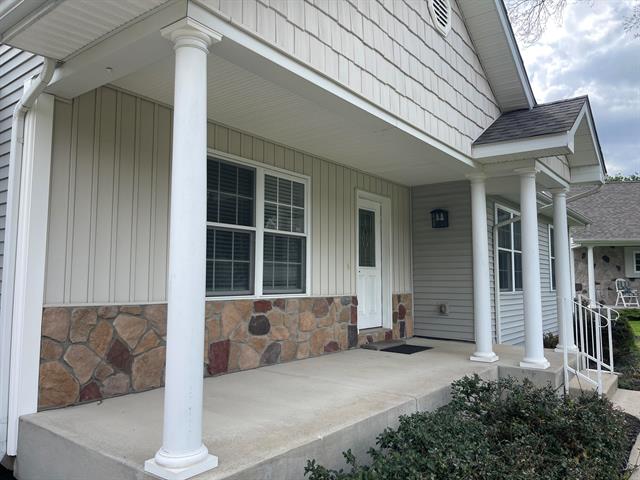 Builiding view one for 113 Beacon Ridge, Battle Creek, MI. 49017