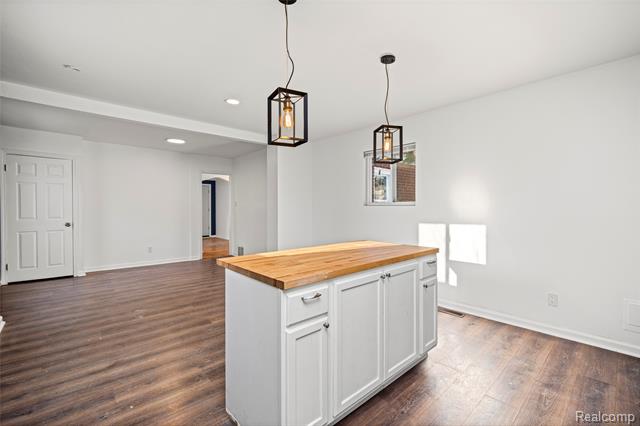 Builiding view fourteen for 12708 Payton, Detroit, MI. 48224