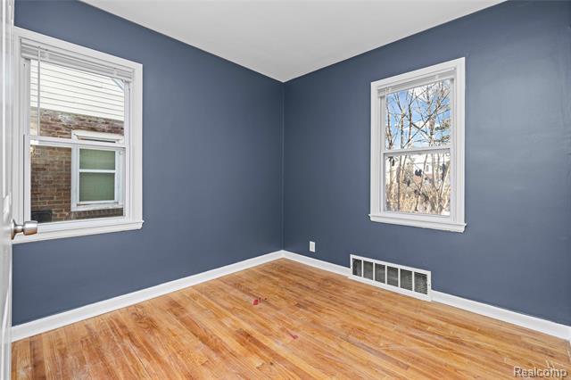 Builiding view seventeen for 12708 Payton, Detroit, MI. 48224