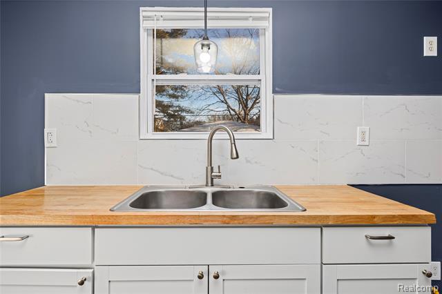 Builiding view thirteen for 12708 Payton, Detroit, MI. 48224