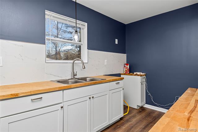 Builiding view twelve for 12708 Payton, Detroit, MI. 48224