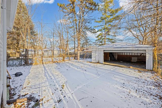 Builiding view twenty nine for 12708 Payton, Detroit, MI. 48224